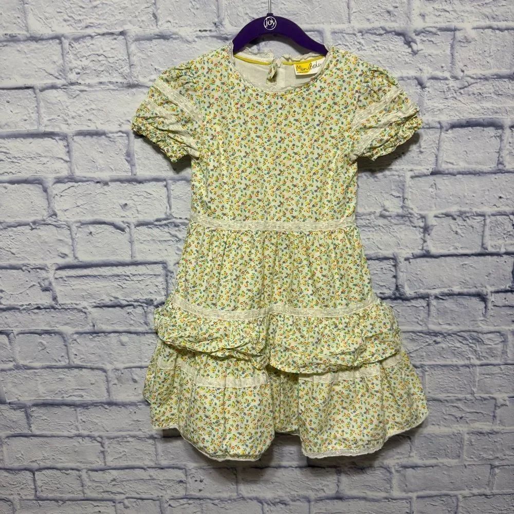 Mini Boden Lace Ditsy Floral Dress in Sweetcorn Yellow Tiny Rose!
Size 5-6Y